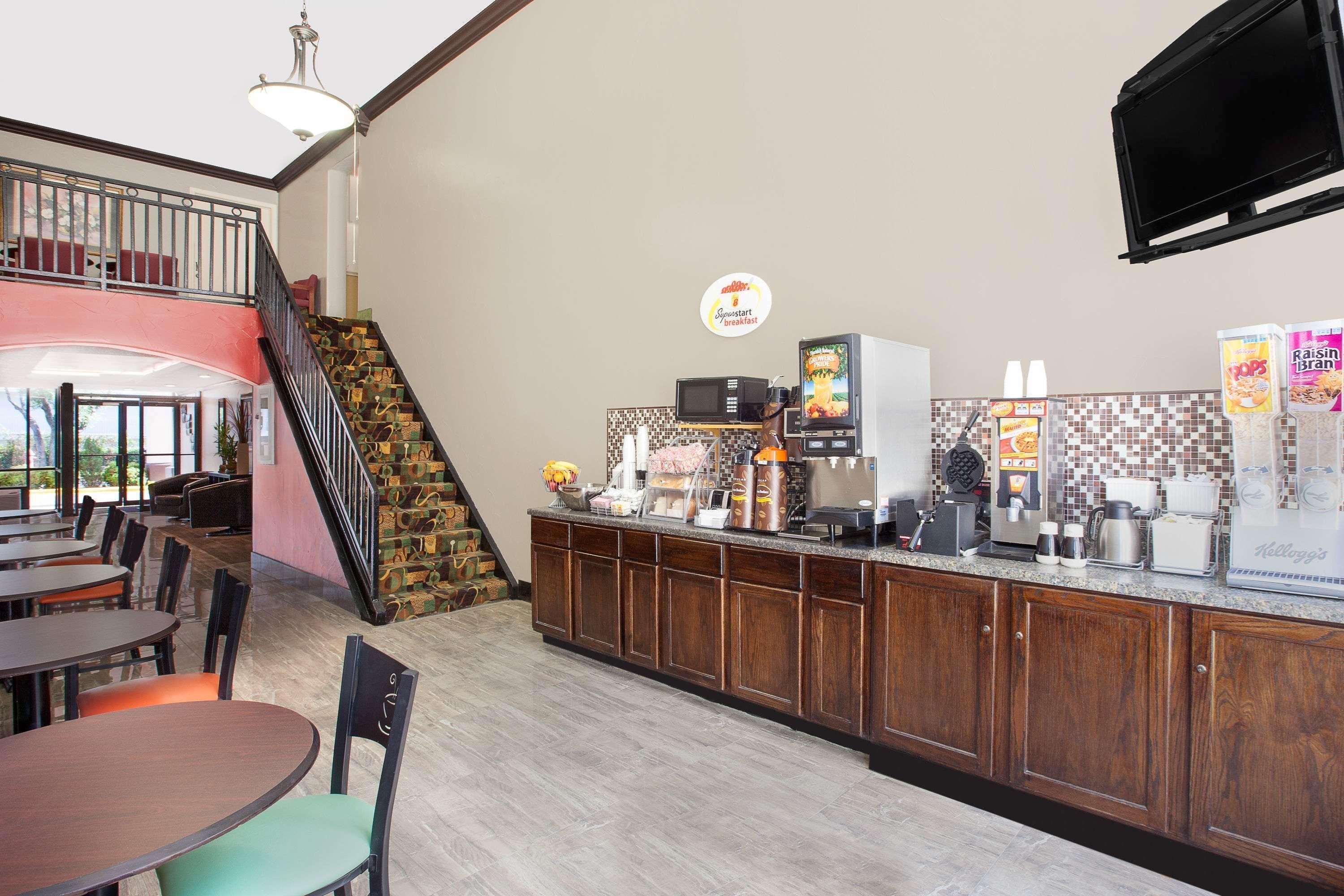 Super 8 By Wyndham Grand Prairie North Motel Екстериор снимка