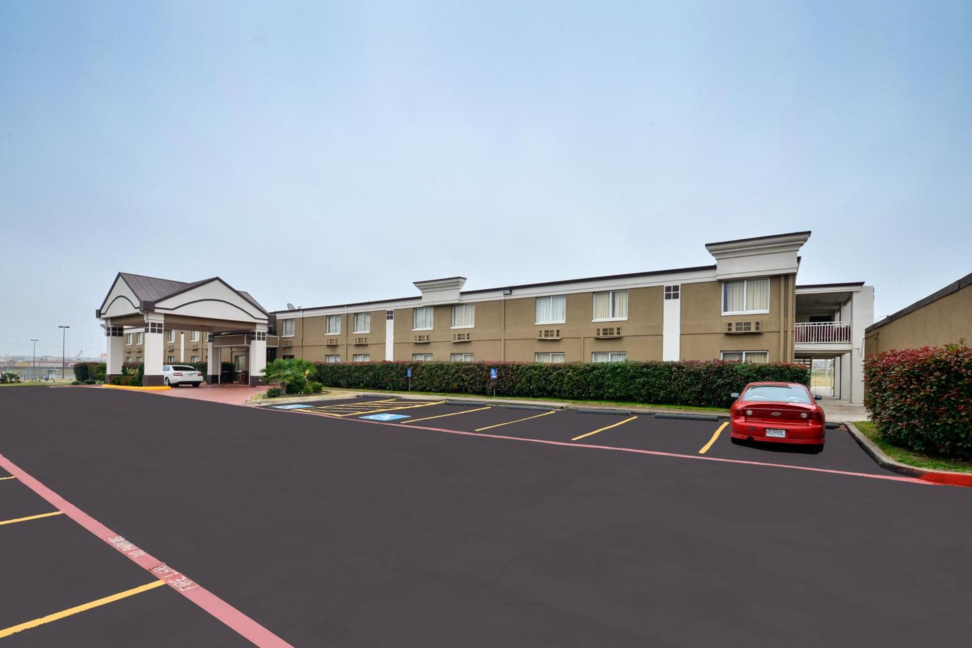 Super 8 By Wyndham Grand Prairie North Motel Екстериор снимка