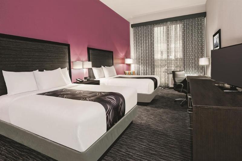 Super 8 By Wyndham Grand Prairie North Motel Екстериор снимка